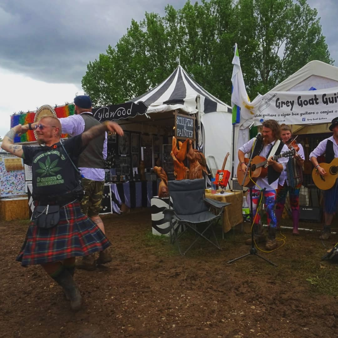 natpackertravel's tweet photo. I didn't expect to see #SweetchunksBand at #BD2019, as they weren't in the program. I was so happy I was walking back to the tent when I recognised a voice on the wind. Glad you guys were here again #BringBackTheBandStand
#livemusic #musicfestival https://t.co/iGNpqk2RE4
