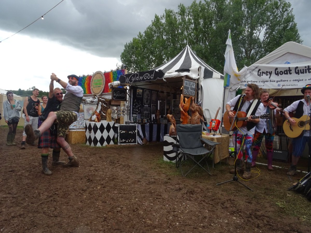natpackertravel's tweet photo. I didn't expect to see #SweetchunksBand at #BD2019, as they weren't in the program. I was so happy I was walking back to the tent when I recognised a voice on the wind. Glad you guys were here again #BringBackTheBandStand
#livemusic #musicfestival https://t.co/iGNpqk2RE4