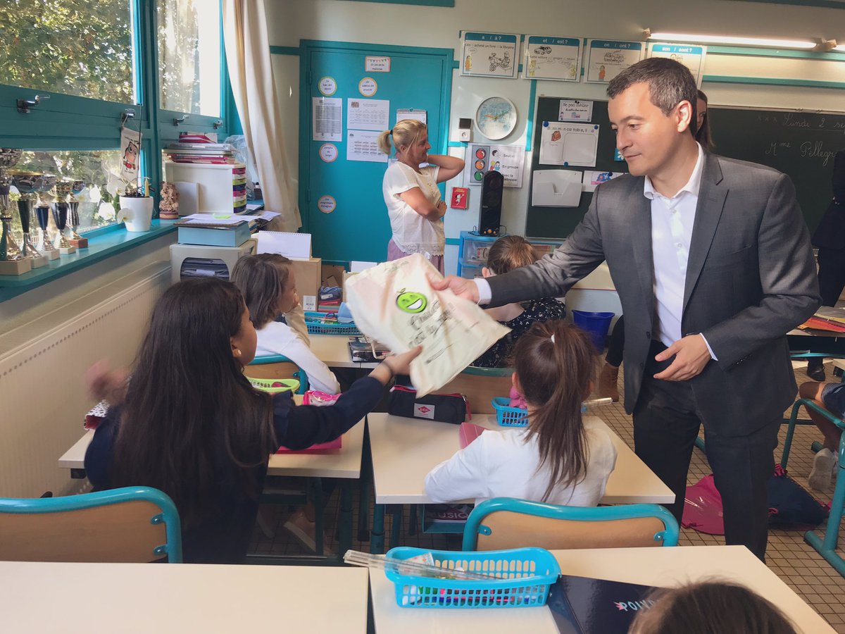 Gerald Darmanin On Twitter Chouette C Est La Rentree Distribution Des Kits Scolaires A L Ecole Descartes A Tourcoing Plus De 4 200 Kits Seront Distribues Cette Semaine Aux Petits Tourquennois
