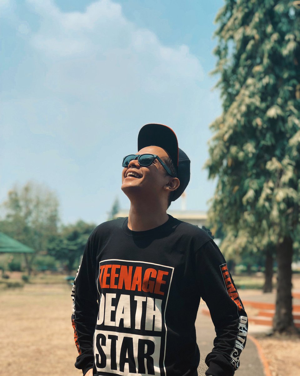 Menjadi Presiden <a href="/StandUpIndo/">IG: standupindonesia</a> terpilih tentu hal yang berat, tapi niat harus kuat, memang sudah pasti saya bukan yang terlucu tapi Insya Alloh bisa membuat teman-teman lebih dihargai kelucuanya. Bersama <a href="/interwin/">HeromanBit</a> akan begitu deh pokoknya.

📷 <a href="/yusrilfahriza/">PROF</a> (cawapres kalah)