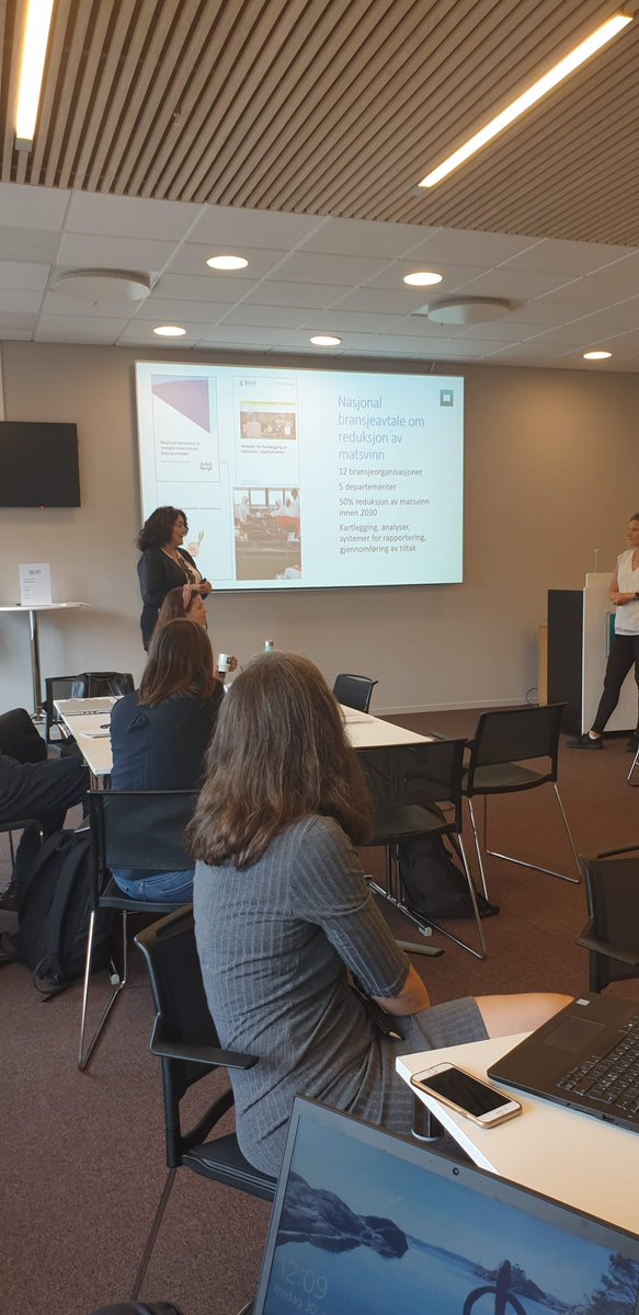 MatsentralenNO's tweet photo. I forrige uke var vi invitert til workshop om #matsvinn hos @miljodir. Sammen med en gjeng fra #matbransje og #matforskning utførsket vi utfordringer og muligheter for å redusere matsvinn i Norge. 
@NIBIO_no @SIFOforsk @Ostfoldforsk @norgesgruppen @BAMAgruppen  @matvett_no https://t.co/7kTciZJc59