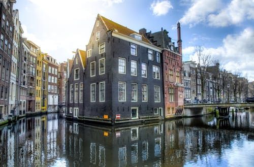 AmorFinancial's tweet photo. Moving in with your partner? Have you thought about turning your current home into a rental property?  Our expert guide tells you what you need to know:
https://t.co/vfV2j4WIjG https://t.co/Q8xqqHlOP7