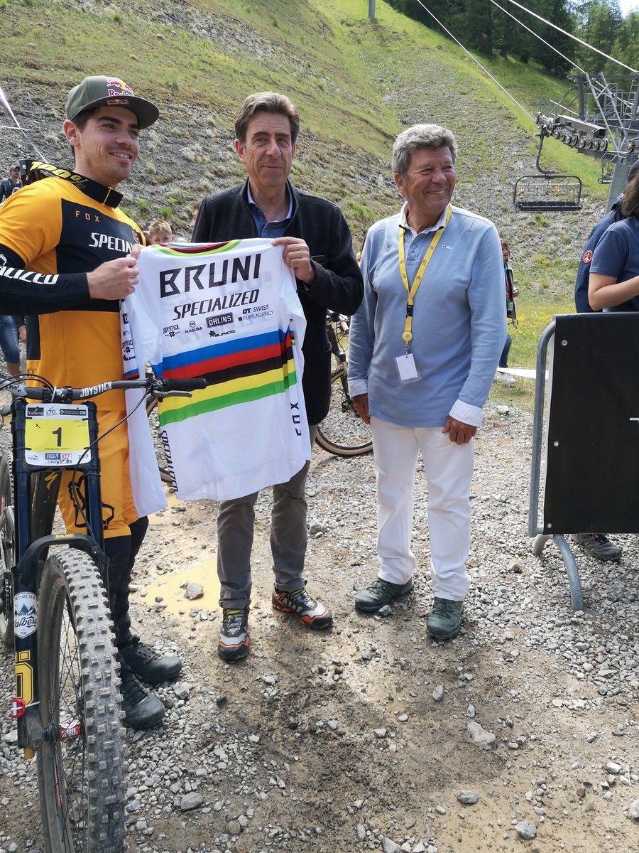 Exceptionnel ! <a href="/LoicBruni/">Loic Bruni</a> devient champion du monde de VTT de Descente pour la 4ème fois  à Saint-Anne au Canada !

Le #Département06 tient à féliciter ce grand champion présent à <a href="/Valberg/">valberg</a> lors de la dernière coupe de France de VTT descente en juin dernier.