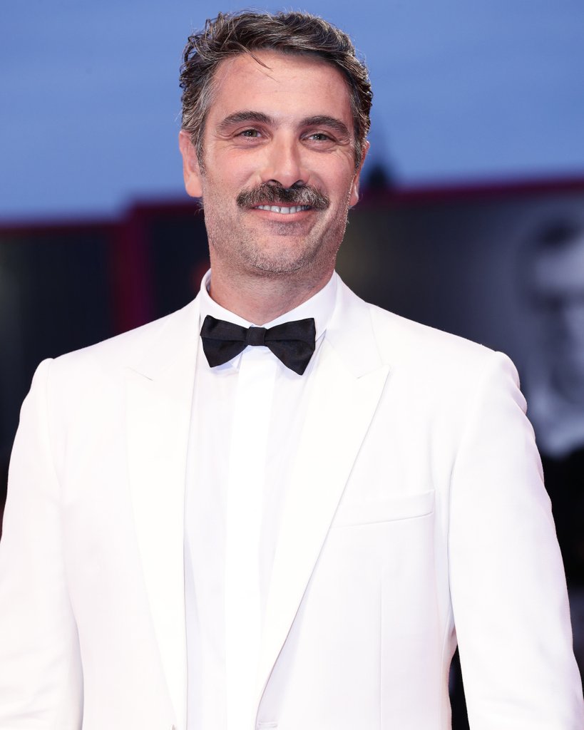 Actors #ToddPhilips, #LucaCalvani and #VincentCassel, accompanied by his wife #TinaKunakey, attended the 76th edition of the #VeniceFilmFestival in Dior suits and tuxedos by #KimJones. See their looks here!
#Venezia76 #StarsinDior