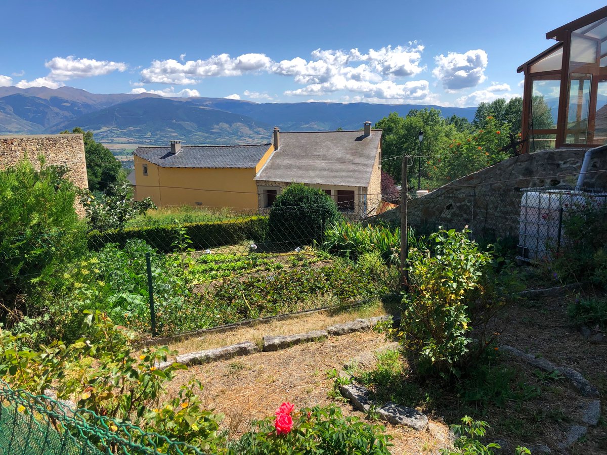 RicardMoren's tweet photo. @panxingpx @vuesurpyrenees @TurismeCerdanya #hamlets research @UABBarcelona:
DORRES commune #PyrénéesOrientales #France:
161 inhabitants (INSEE2014), including 18 immigrants:
13 #immigrantWomen & 5 #immigrantMen
#Dorres #EasternPyrenees #WikiPO
#RURALimmigration #micropobles
See: https://t.co/fod9N0mV3d
#RuralEurope
📷2019 https://t.co/X5vDYGVBTw