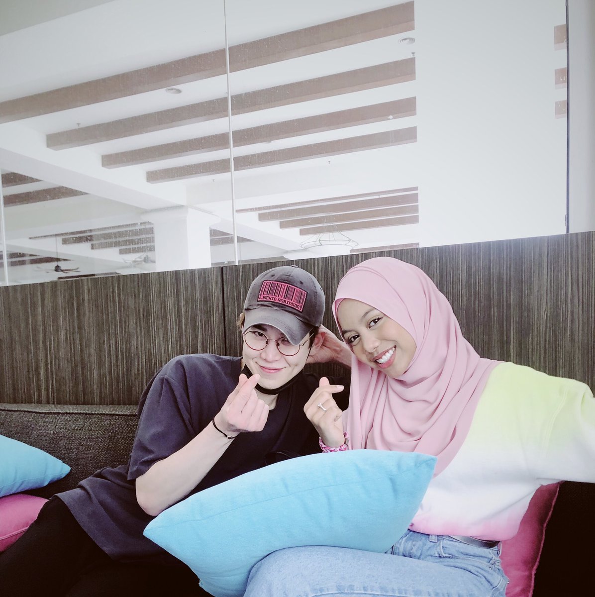 sarah__suhairi's tweet photo. Had a great time with @jasononestar discussing our performance this week 💫 are yall reaaadyyyy ??? #twinklers #sarahae https://t.co/BtjIpEKnz9