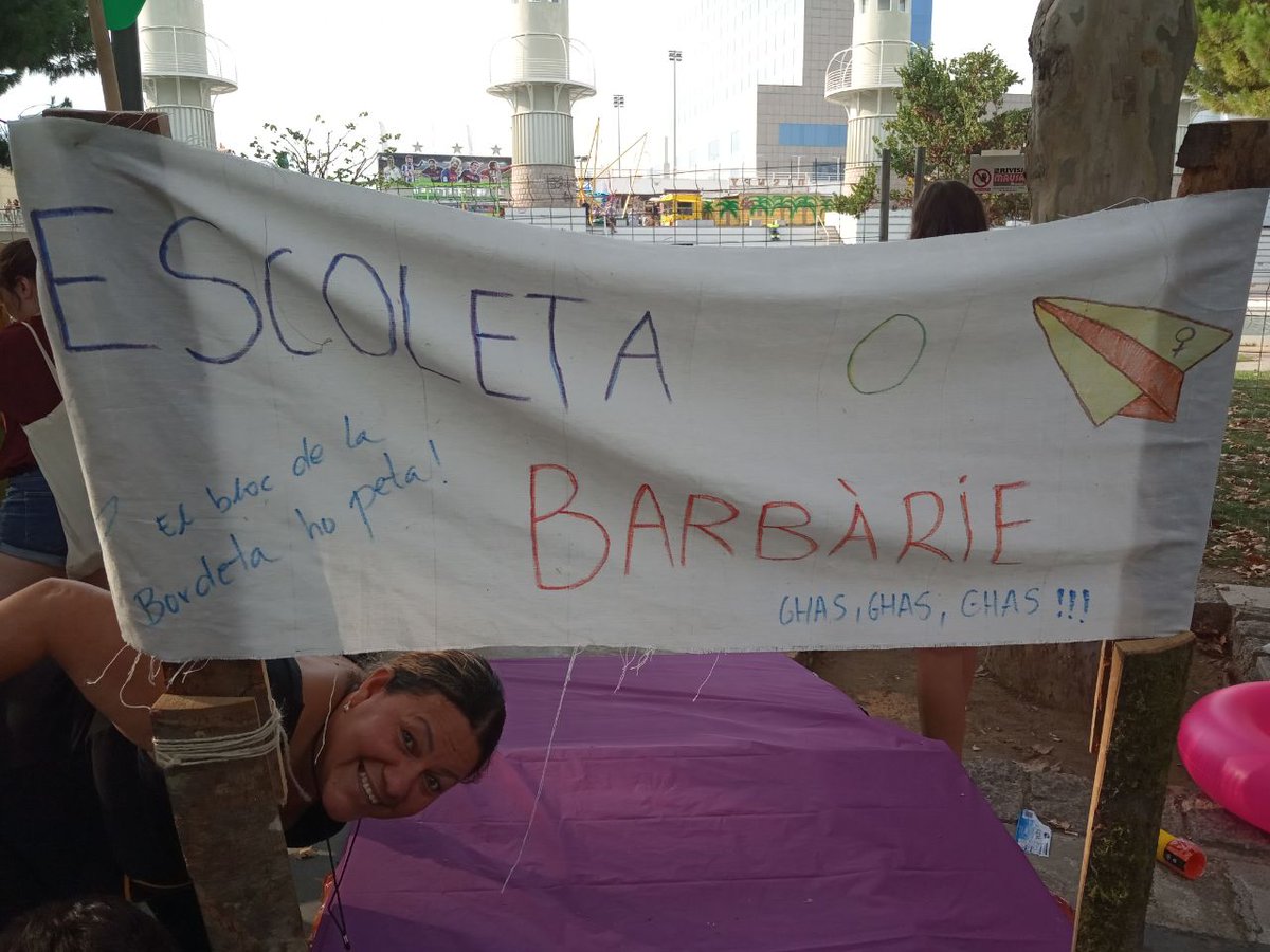 escolabordeta's tweet image. Aquest cap de setmana hem estat a les #FMAS2019 i hem fet triplet! 

Paella, barca i carretó! 🥘🚤🏎️

Visca la Festa Major Alternativa de Sants! Visca el @HabitatgeSants i visca l&apos;Escola Popular! 

#escoletaObarbàrie