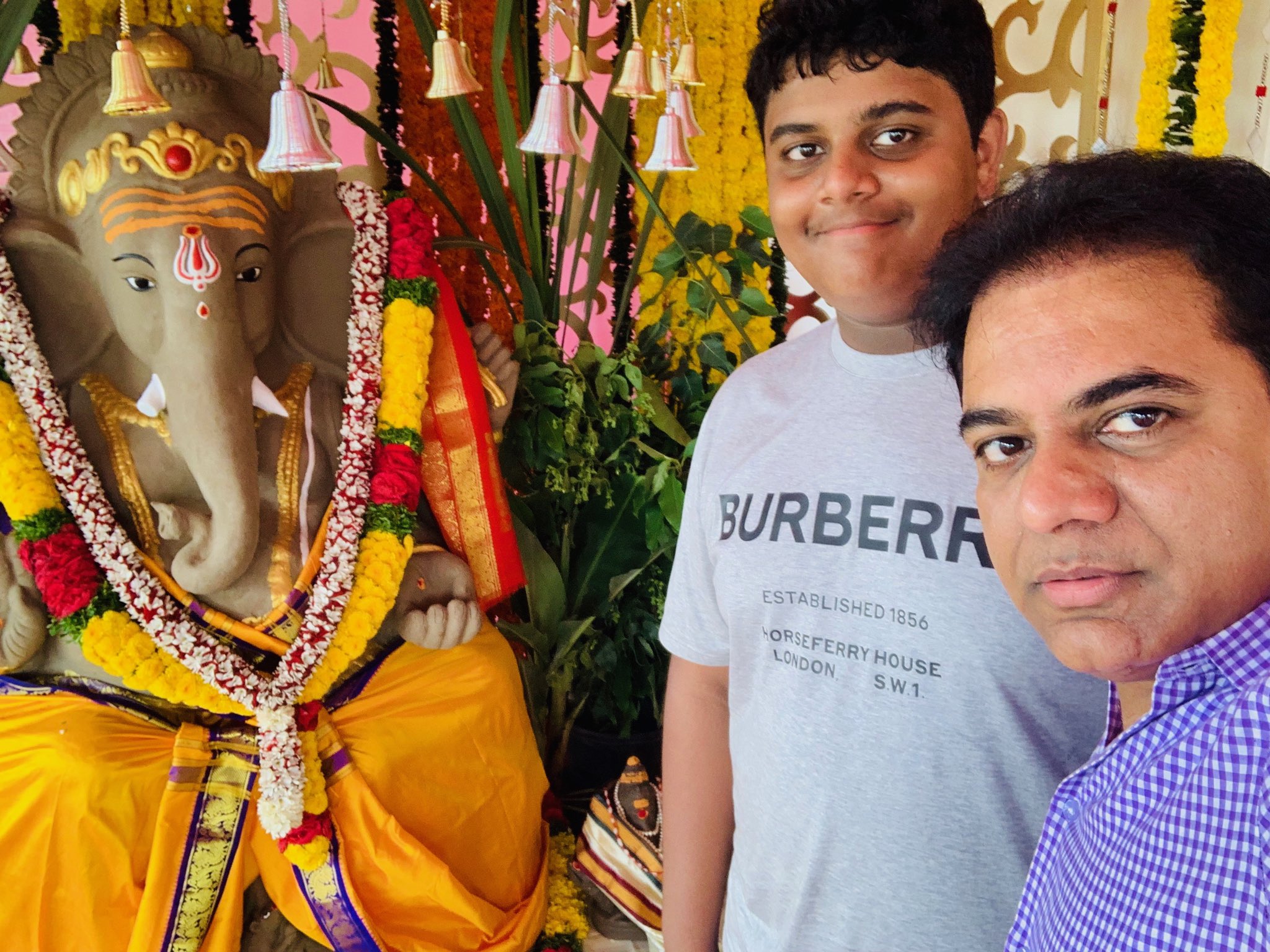 EDcbVh9UwAAO-CB?format=jpg&name=4096x409