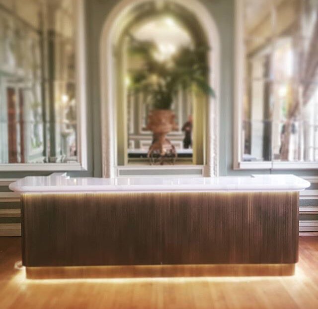 saracomley's tweet photo. Classic calacatta @silestonebycosentino bar top fitted by us recently with a bespoke 90mm edge detail 😍🥂🍷🍾🥃🍸🍹 #bar #Silestone #Cosentino #fabricator #themarbleworkshop #bespoke https://t.co/Ssu99On5Z9