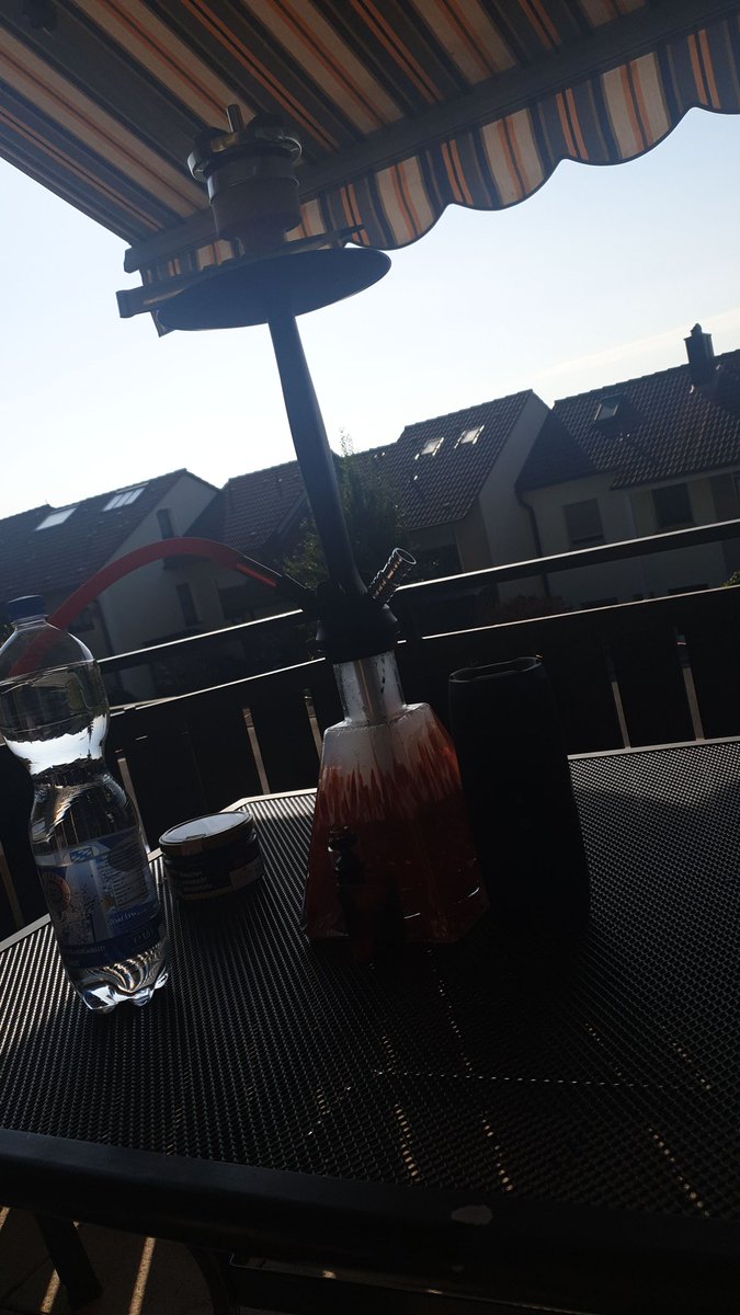BaumArmy's tweet photo. 10:00 morgens bester Moment für shisha https://t.co/Pl1VofZHwP
