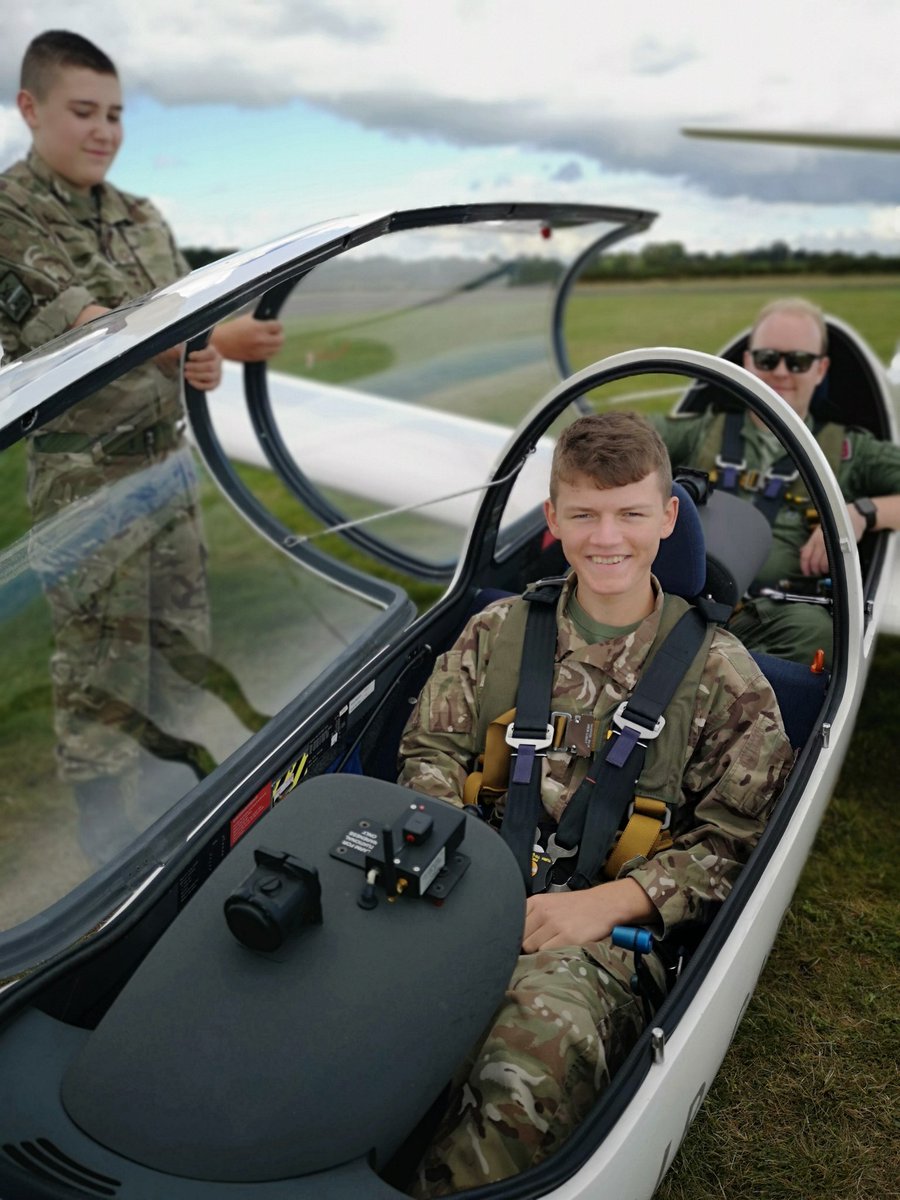 HA_CCF's tweet photo. RAF cadets had an amazing time Gliding at Tern Hill. Superb flying, good humour and great fun were the order of the day! A very hands on and rewarding experience with all 6 cadets gaining their Blue Wings. @RAFcadets @VGS632 @OCTESTWest1 https://t.co/BSbCMGkVv7