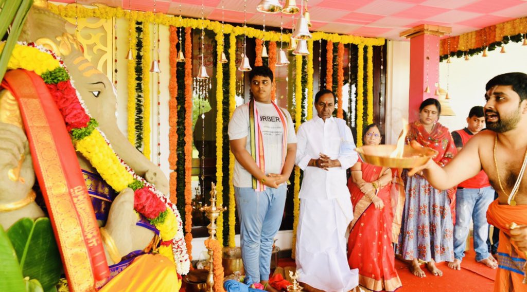 EDccm_JUYAAfyaz?format=jpg&name=medium