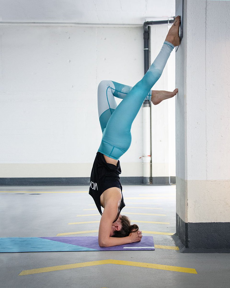 VIOYOGA's tweet photo. Sometimes you just need to turn the world upside down... #yoga #vioyoga #urbanyoga #upsidedown #headstand #cologne https://t.co/be9HDZKFVz