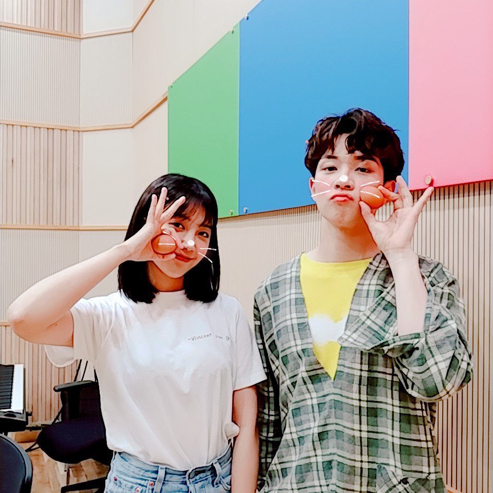 MeungDeveryday's tweet photo. 190821 kbsgayo IG

#鄭恩地的歌謠廣場 #每週星期三 #恩地的工作室
和小雞室長 #會勝 一起
可愛潛力爆發的時間!
今天也正常營業了呦! https://t.co/25wPdSWgzT