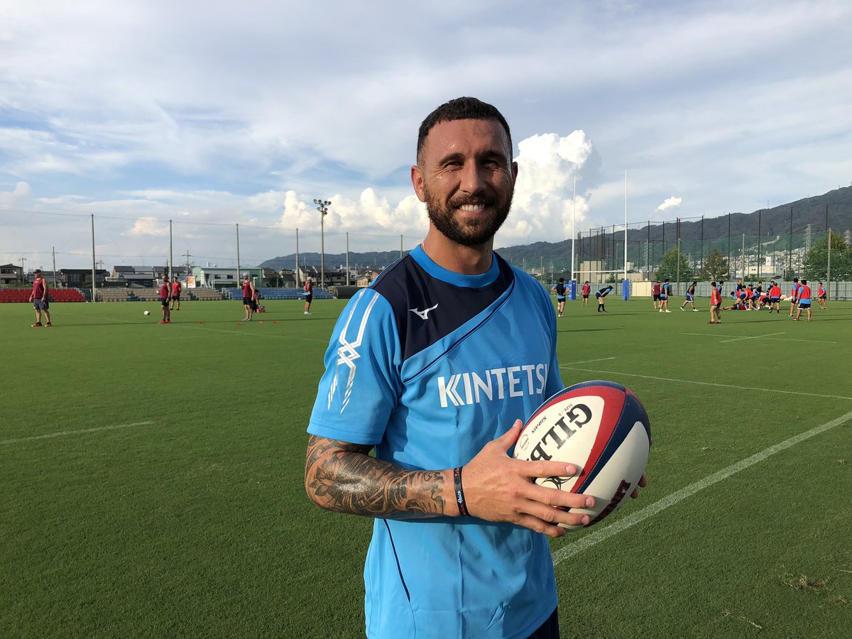 花園近鉄ライナーズ 公式 クウェイド クーパー選手がライナーズに合流しました 今日はチームへの顔出しと見学ですが グラウンド横でボールを触ってウズウズしている様子 もうすぐ練習にも加わります お楽しみに 近鉄ライナーズ Weareliners