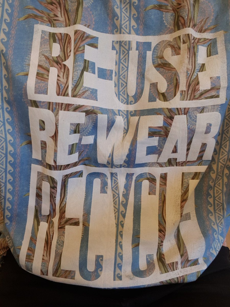 JMJHocking's tweet image. Day 2 of #SecondHandSeptember: I'm wearing the upcycled second hand t-shirt I bought at the @anthonyburrill @jealous_gallery @oxfamgb exhibition yesterday. Sign up if you haven't already to pledge 30 days of no to new oxfam.org.uk/secondhandsept… #Reuse #Rewear #Recycle