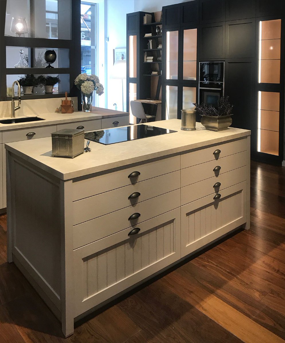 axtresestudio's tweet photo. Después de unos días de descanso, volvemos llenos de energía #axtres #interiorismo #diseñointerior #deco #interiordesign #decoración

[Si quieres decorar tu casa o negocio, escríbenos a info@axtresestudio.es o visítanos en la calle Asturias 7 de Oviedo] https://t.co/8sxWisQkiT