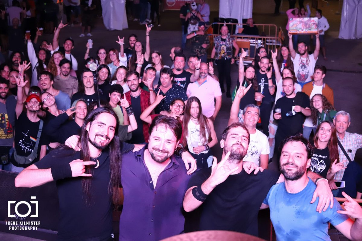 Muchísimas gracias a toda la gente que anoche se quedó con nosotros hasta el final... Vosotros sí que sois tempestad!! 🤟🏻🤟🏻