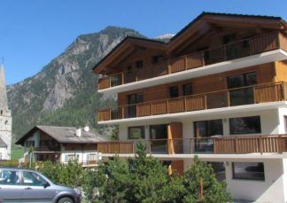 We categorise our chalets and apartments in Verbier into three categories; holiday, annual and seasonal! 

Take a look at all three here and first the right Verbier accommodation for your purposes and needs. 

buff.ly/2TbvvrL

#Verbier #Chalet #Apartment #Rentals