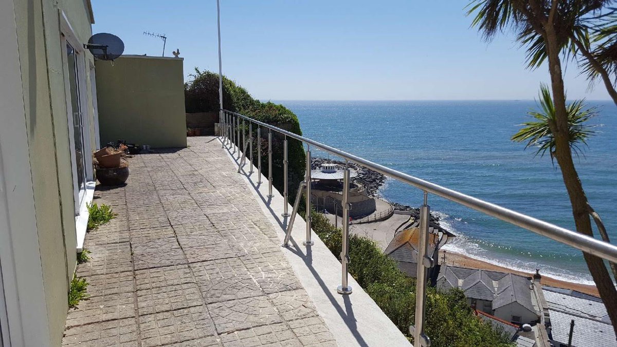 G_Filer's tweet photo. Makin the most of that view!

#iow #iowbusiness #metalwork #ventnor #view #localbusiness https://t.co/3OqPPcBUNm