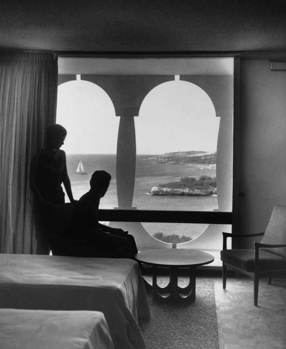 andreaparga7's tweet image. Toro y Ferrer. Curaçao Hilton Hotel, 1962. (F: AACUPR) #windows, #throughthewindow, #outsideview, #aniversaryhilton, #hilton, #hotels