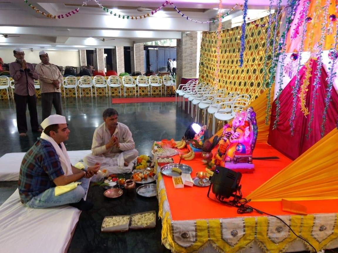 AilaniDhiraj's tweet photo. आज मी माझ्या कुमार रिसॉर्ट मध्ये प्रथेप्रमाणे लोणावळा येथे गणपती बापांची प्राणप्रतिष्ठा ने पूजा अर्चना केली त्याची काही क्षणचित्रे
#kumarresort #lonavla @MLAKUMARAILANI @AilaniDhiraj @Dev_Fadnavis https://t.co/5osw2Y9Xwr