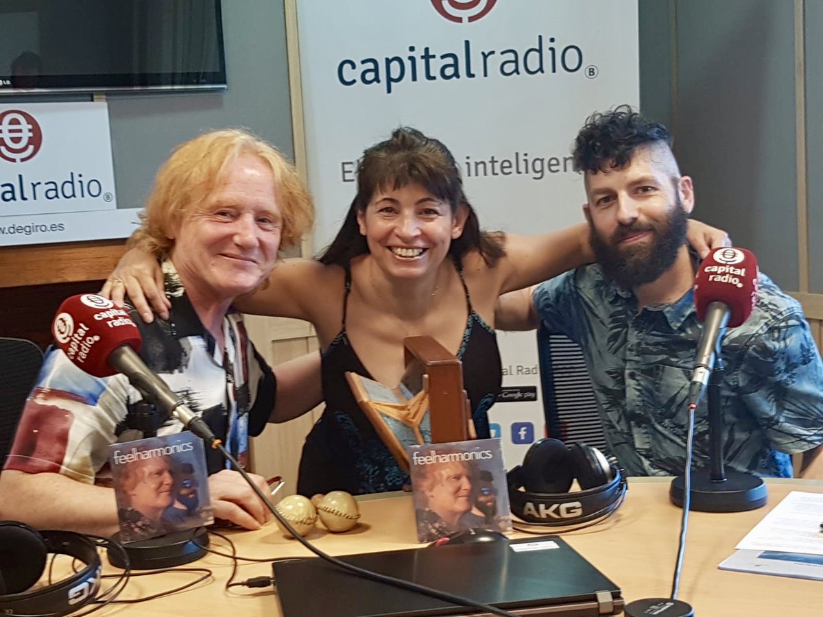 JAltafidelidad's tweet image. Ahora en @CAPITALRADIOB @palomaorozco4 en su @RockAndTalent @Feelharmonicss presentando su disco y próximo concierto en #madrid @CafeBerlinMad #play #Altafidelidad #promoción con @Enrique_voz  y @JavierCompose