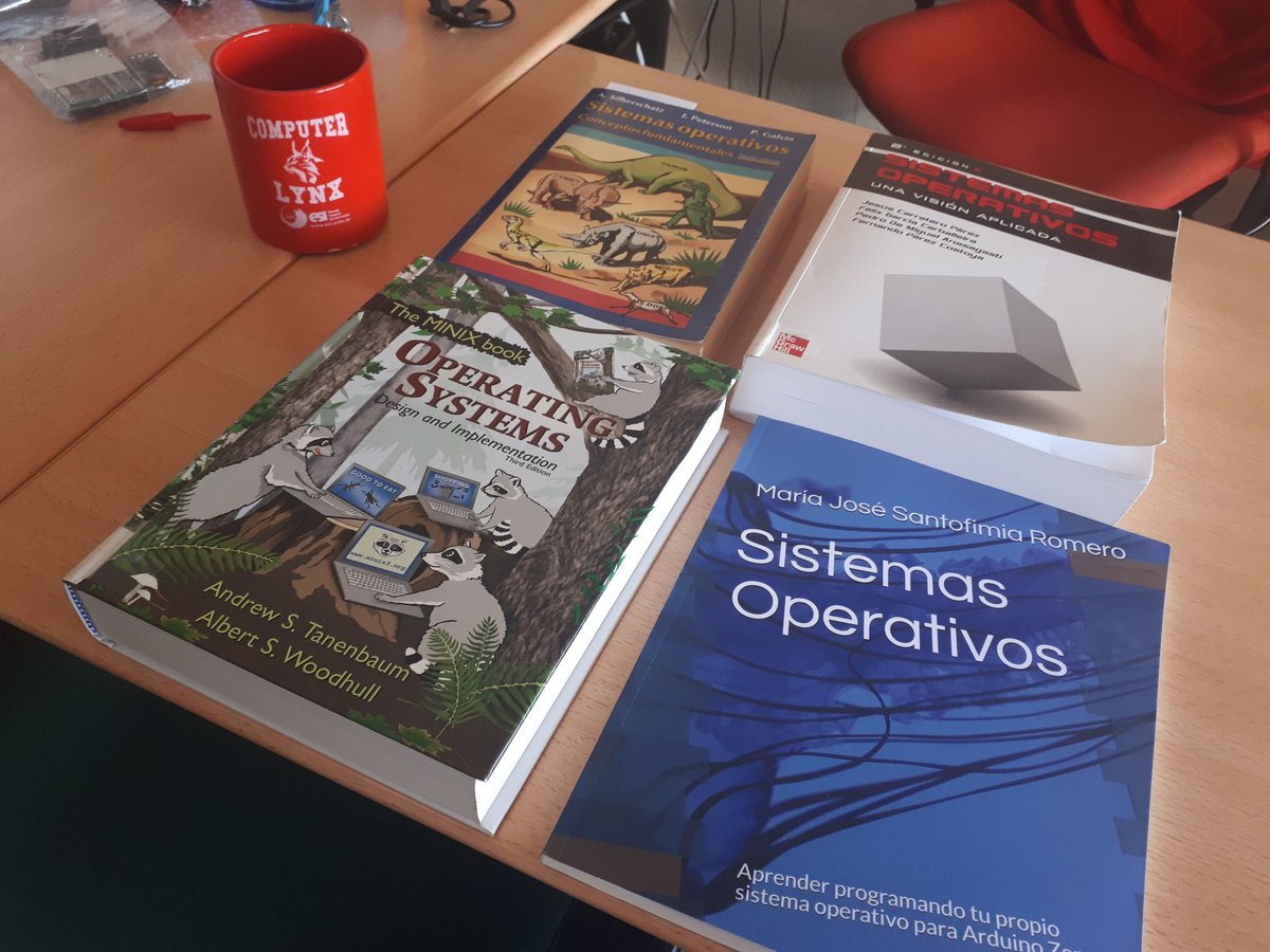 mjsantof's tweet photo. Y aunque no me ha retado nadie, aquí están los libros más importantes de mi verano #arduino #learningbycoding https://t.co/m2dGtBy4ww