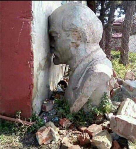 SebaGobert's tweet photo. Your face at the start of a new school year
#LookingforLenin
#decommunisation
#Leninopad https://t.co/5O3KXKfCpA