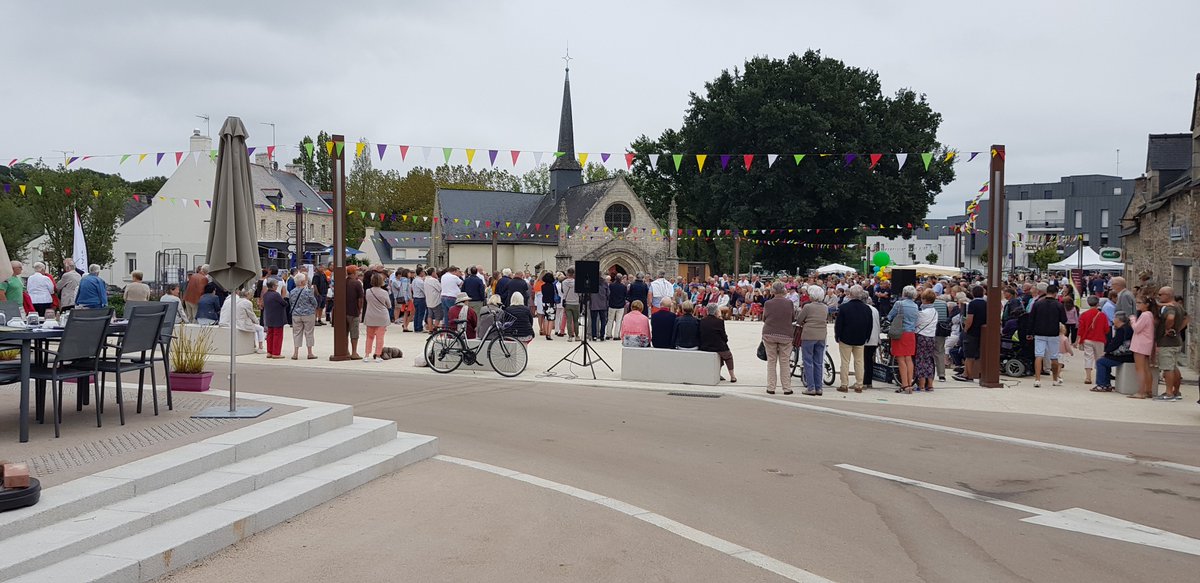 AgenceUnivers's tweet photo. Inauguration de la place Notre-Dame du Loc et de l'esplanade Louis Thomas, un lieu retrouvé, une co-conception #AgenceUnivers, mairie de #SaintAvé #Morbihan #Bretagne #Territoires #EspacePublic #Mobilité #patrimoine https://t.co/bgI3PBKqFm