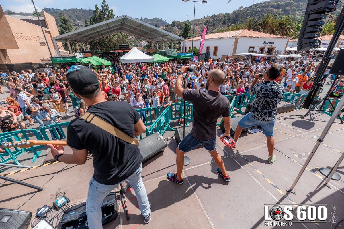 raycotacoronte's tweet photo. Imágenes del Concierto de @los600oficial en el Festival Internacional de Arte en la Calle "En Pie" en Teror.

Más imágenes en: https://t.co/p4jKQCS0gW

#concierto #teror #grancanaria #laspalmas #islasacanarias #los600 https://t.co/ykhKh45ns3