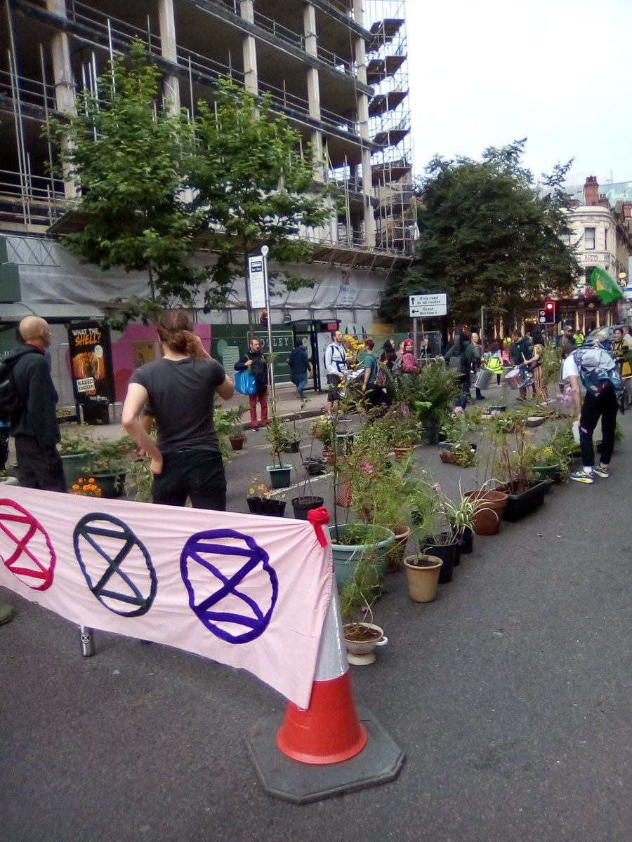Our garden plants are off to Central Retail Park to become part of the people's garden there.

manchestereveningnews.co.uk/news/greater-m…
@TreesNotCars

#NorthernRebellion #actnow #deansgate