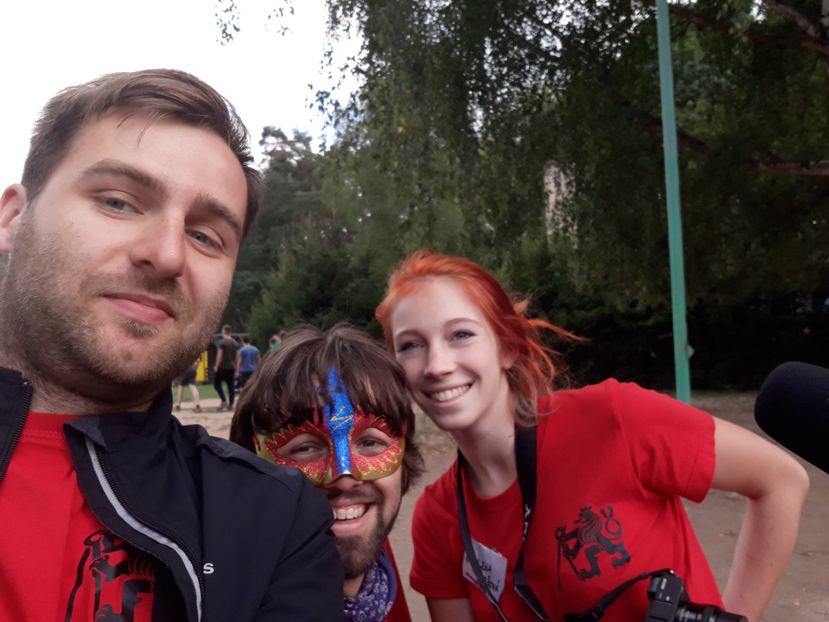 CCubka's tweet photo. S @AlenaBrozova a @horacek60 na #SeznamovakFIT ukazujeme, že IT se podle Dana Nekonečného nejlépe učí na FIT ČVUT. #vetsipesjede https://t.co/kfbCHaRb7Y