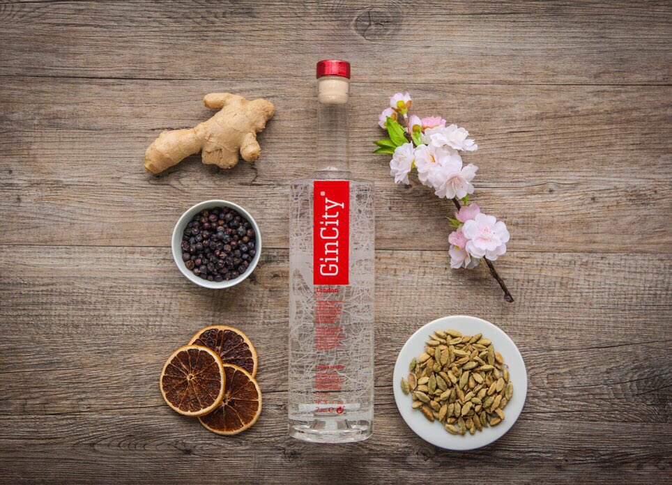 punset_dist's tweet photo. Us presentem les ginebres premium de @vegamarbodegas @grupodisber
 
GinCity Valencia és una ginebra suau, aromàtica, voluminosa, floral i afruitada🍸en canvi, GinCity London és una ginebra tradicional, fresca, elegant i amb essència oriental.🍹

#gincity #punset_dist #emporda https://t.co/5X6jvok8uw