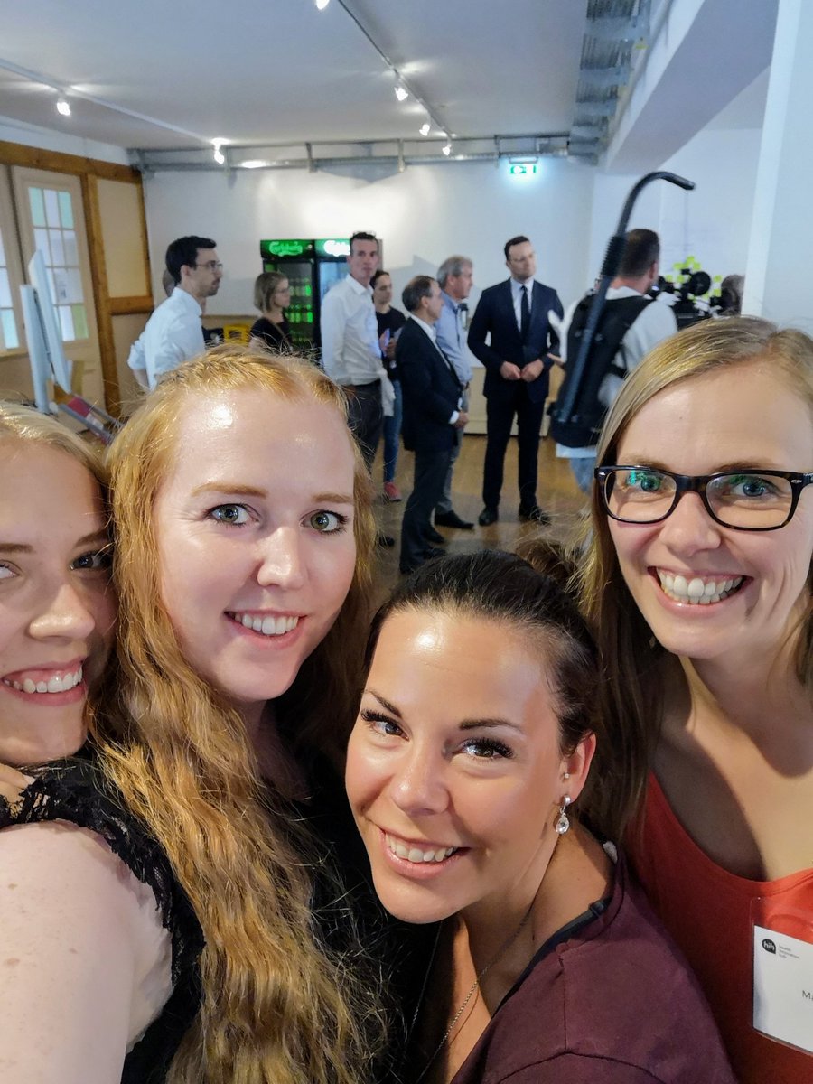 Alle Hacker sind fleißig dabei und wer kommt uns da besuchen? 🤓 Jens Spahn macht einen Rundgang durch die Teams <a href="/hlthhack/">DER Healthcare Hackathon</a> <a href="/hih2025/">hih-2025</a> <a href="/BMG_Bund/">Bundesgesundheitsministerium</a> <a href="/bkkyoungtalents/">BKKyoungtalents</a>