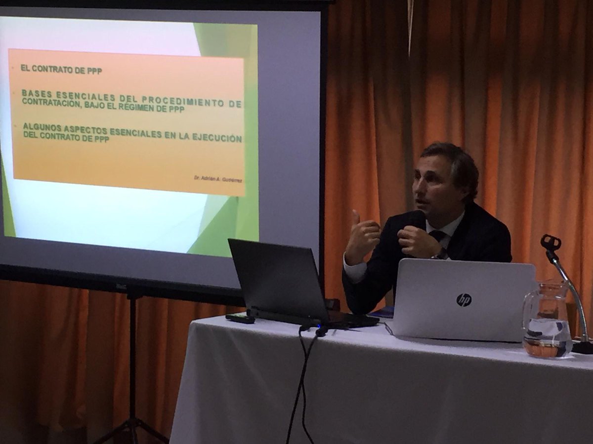 CadeUruguay's tweet photo. El viernes 30/8 se dictó en #CADE el 6to. módulo del Perfeccionamiento en Derecho Administrativo con la relevante exposición del Dr. Adrián Gutiérrez.

#cursosCADE #capacitacionCADE #cursos #capacitacion #empresarios #legal #juridico #uruguay #CADE https://t.co/1MKX1917oa