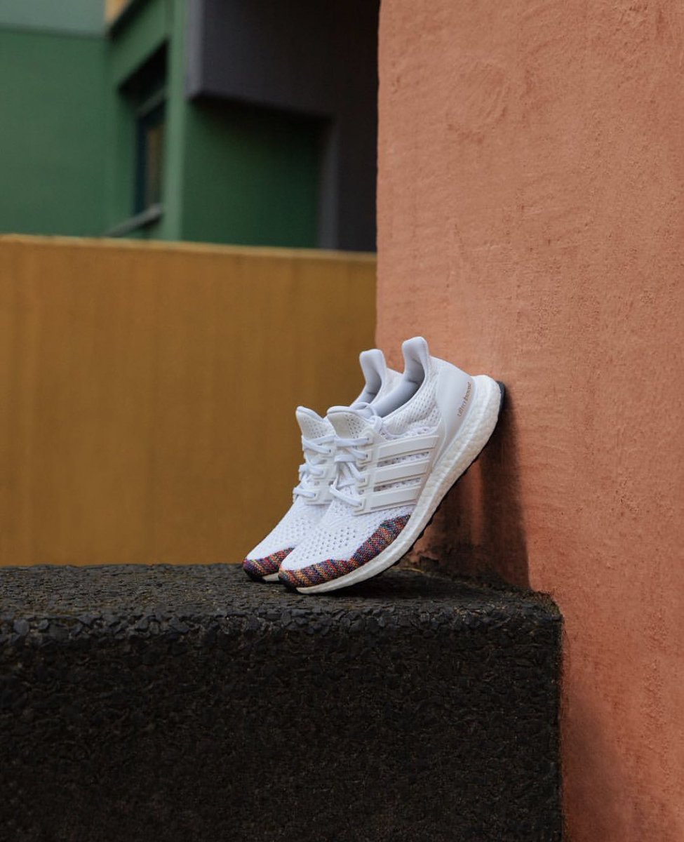 citysports's tweet photo. Featuring a rainbow yarn construction, #ULTRABOOST Legacy is available now at https://t.co/dnsHaL6Rh8!

#Run #Running #adidas #adidasRunning #CitySports https://t.co/Kw7vqaSx7w