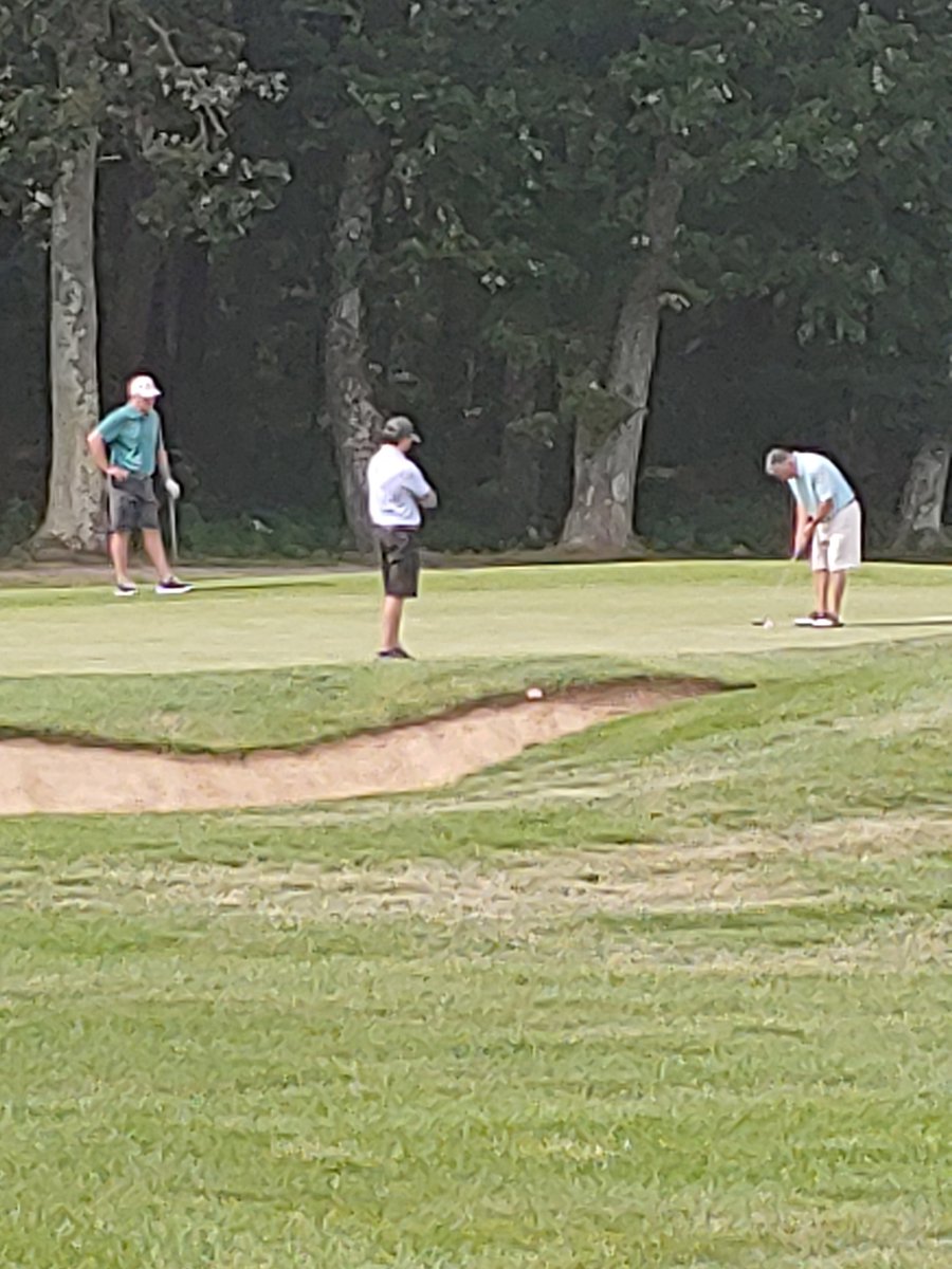 Joe Kelleher rolls in a shortie to halve 17.  He's 1 down to Curtis moving to 18.