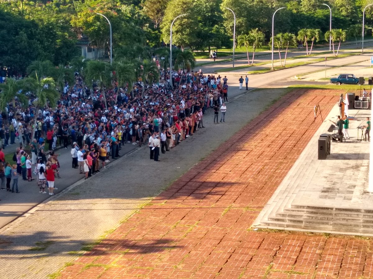 feu_uci's tweet photo. Acto de inicio del nuevo curso escolar en la @universidad_uci y homenaje a Julio Antonio Mella. #SomosUCI #SomosContinuidad #SomosFEU #VamosPorMas 
@FeuCuba  @WalterBG_uci  @nataliauci16 @AriagnaLandeiro https://t.co/dANgNSme9E