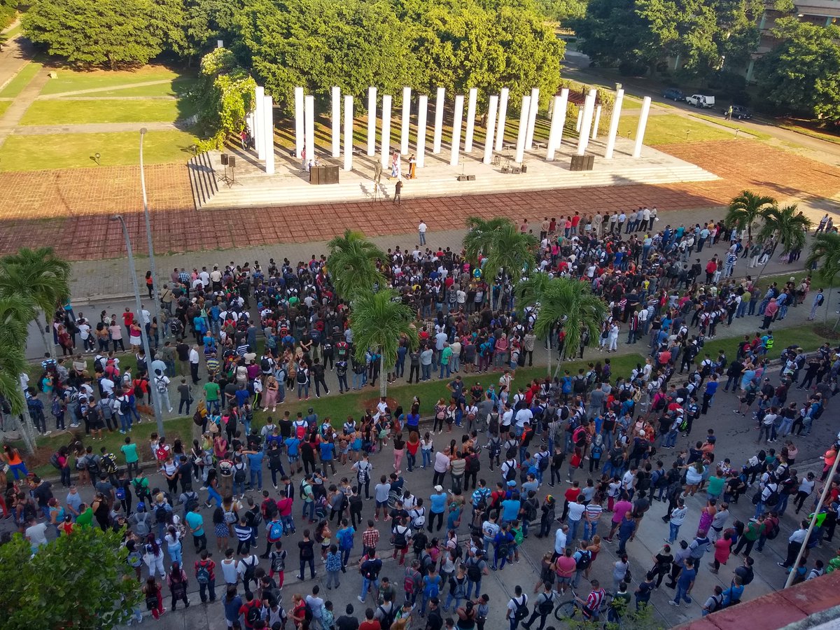 feu_uci's tweet photo. Acto de inicio del nuevo curso escolar en la @universidad_uci y homenaje a Julio Antonio Mella. #SomosUCI #SomosContinuidad #SomosFEU #VamosPorMas 
@FeuCuba  @WalterBG_uci  @nataliauci16 @AriagnaLandeiro https://t.co/dANgNSme9E