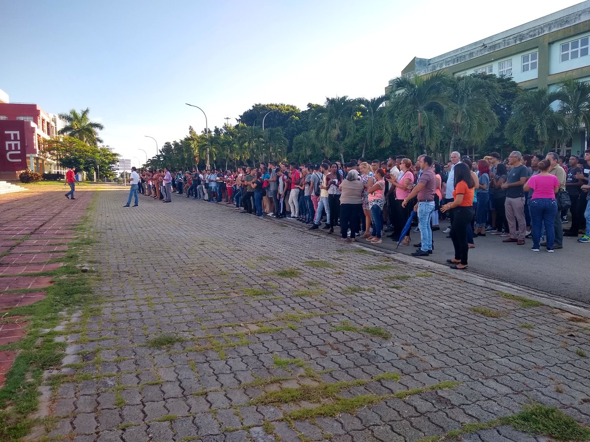 feu_uci's tweet photo. Acto de inicio del nuevo curso escolar en la @universidad_uci y homenaje a Julio Antonio Mella. #SomosUCI #SomosContinuidad #SomosFEU #VamosPorMas 
@FeuCuba  @WalterBG_uci  @nataliauci16 @AriagnaLandeiro https://t.co/dANgNSme9E