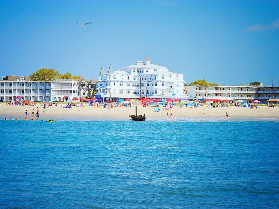 robertscherzerr's tweet photo. Cape May
The oldest seaside resort community in the country hasn’t lost any of its luster and is still a popular beach for relaxing and exploring. Both Cape May’s lighthouse and its historic district — which is filled with lovely Victorian homes. https://t.co/tCwTZA14wV