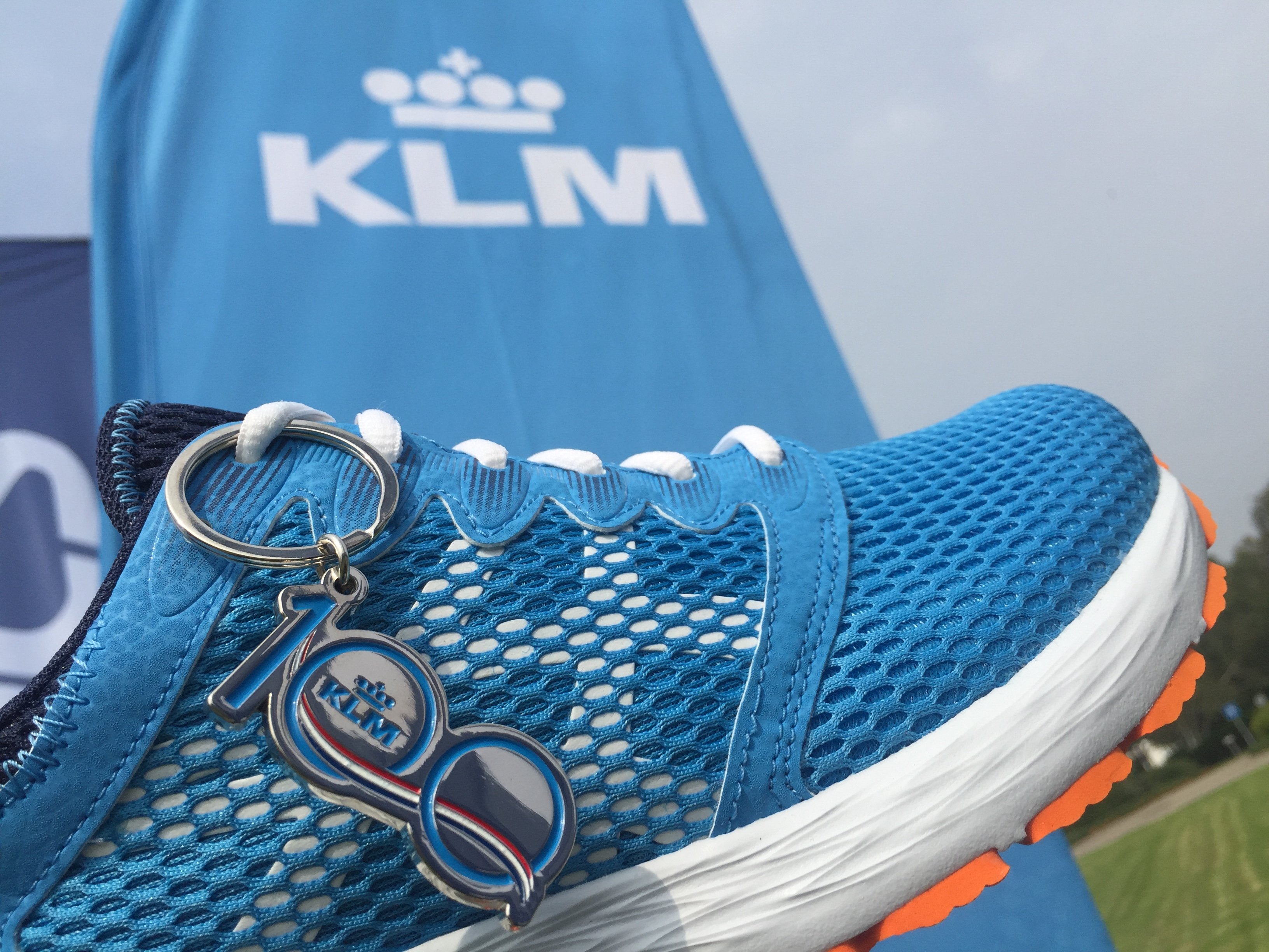 Andreas Spaeth on Twitter: "Now @KLM pulls all the stops for #KLM100 issuing sneakers (limited to 7,000 á 100€) and also launches -an apparently empty?- balloon over https://t.co/obu3vW8NhP" /