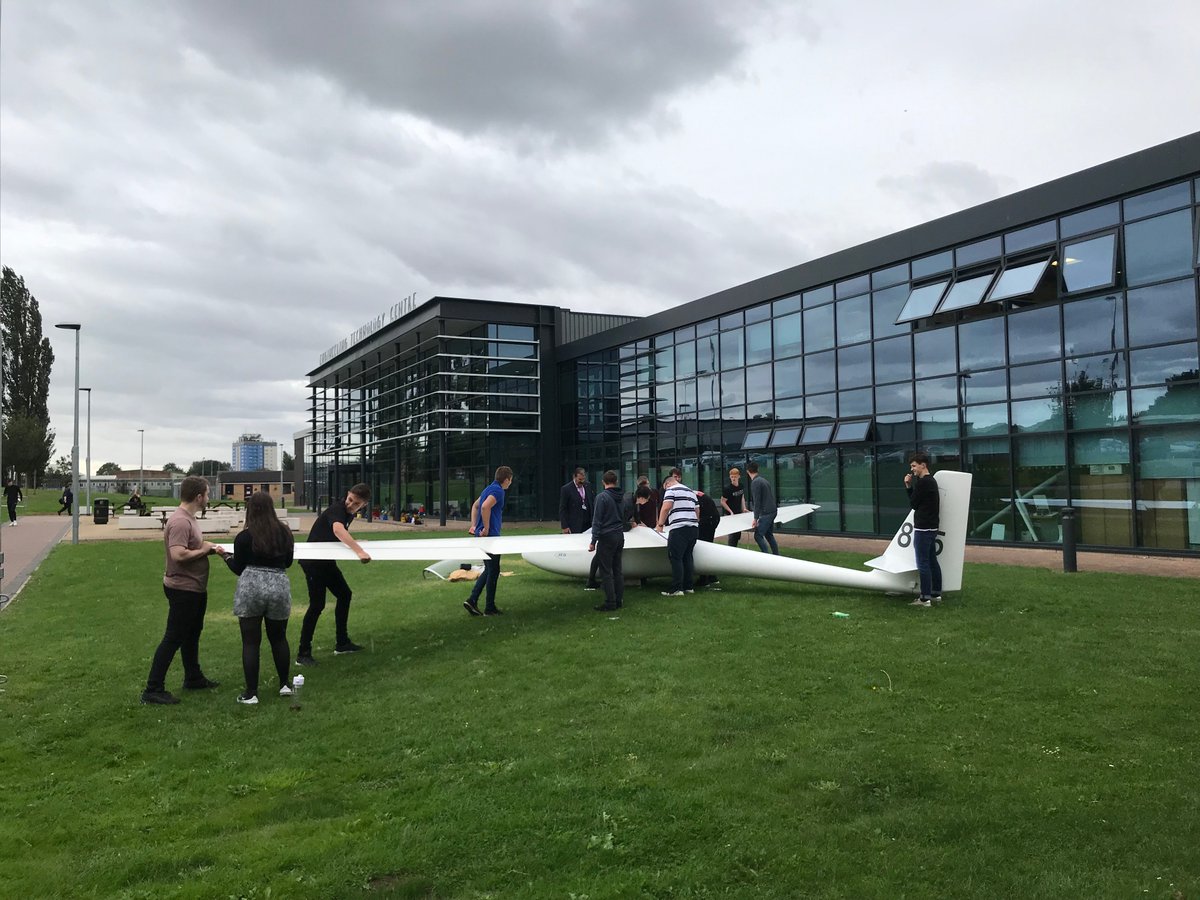 NorthLindseyEng's tweet photo. Siemens Gamesa Renewable Energy students - Day 1, Teambuilding - "We need you to think like engineers" - Take it apart and rebuild it! - The teams selected a leader and worked as a unit to solve the puzzle #Students #Engineering  @TGliding @NorthLindsey https://t.co/cdNXqZ22jz