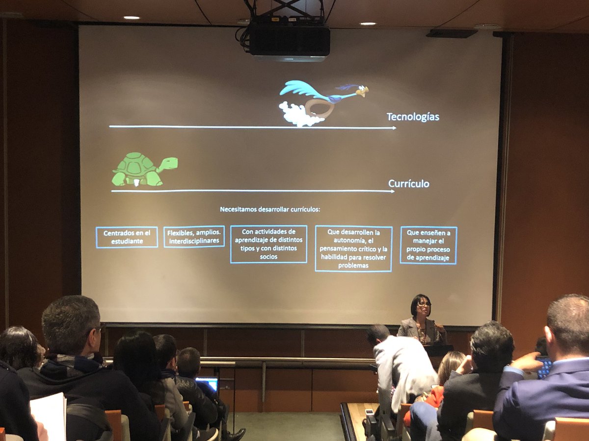 Conectate_andes's tweet photo. "Las universidades tenemos que formar a los estudiantes en
• Pensamiento crítico 
• Solucionar problemas
• Gestionar su propio proceso de aprendizaje
Eso implica cambiar el rol del profesor, acercarnos a las empresas y aprovechar las plataformas digitales.” 

#ForoTalentoTI https://t.co/bZO2ZMDkuo