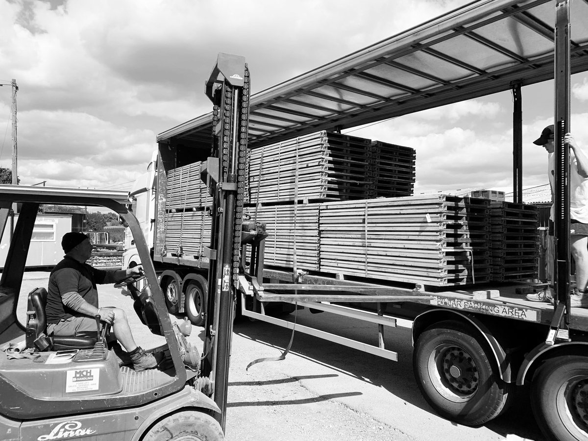 MeridianMarquee's tweet photo. Our cassette floor system has never been so busy! Loading up for this weeks install, next stop Scotland!
#marqueeflooring
#casetteflooring
#itsalongwaytoscotland https://t.co/4rapQVz440