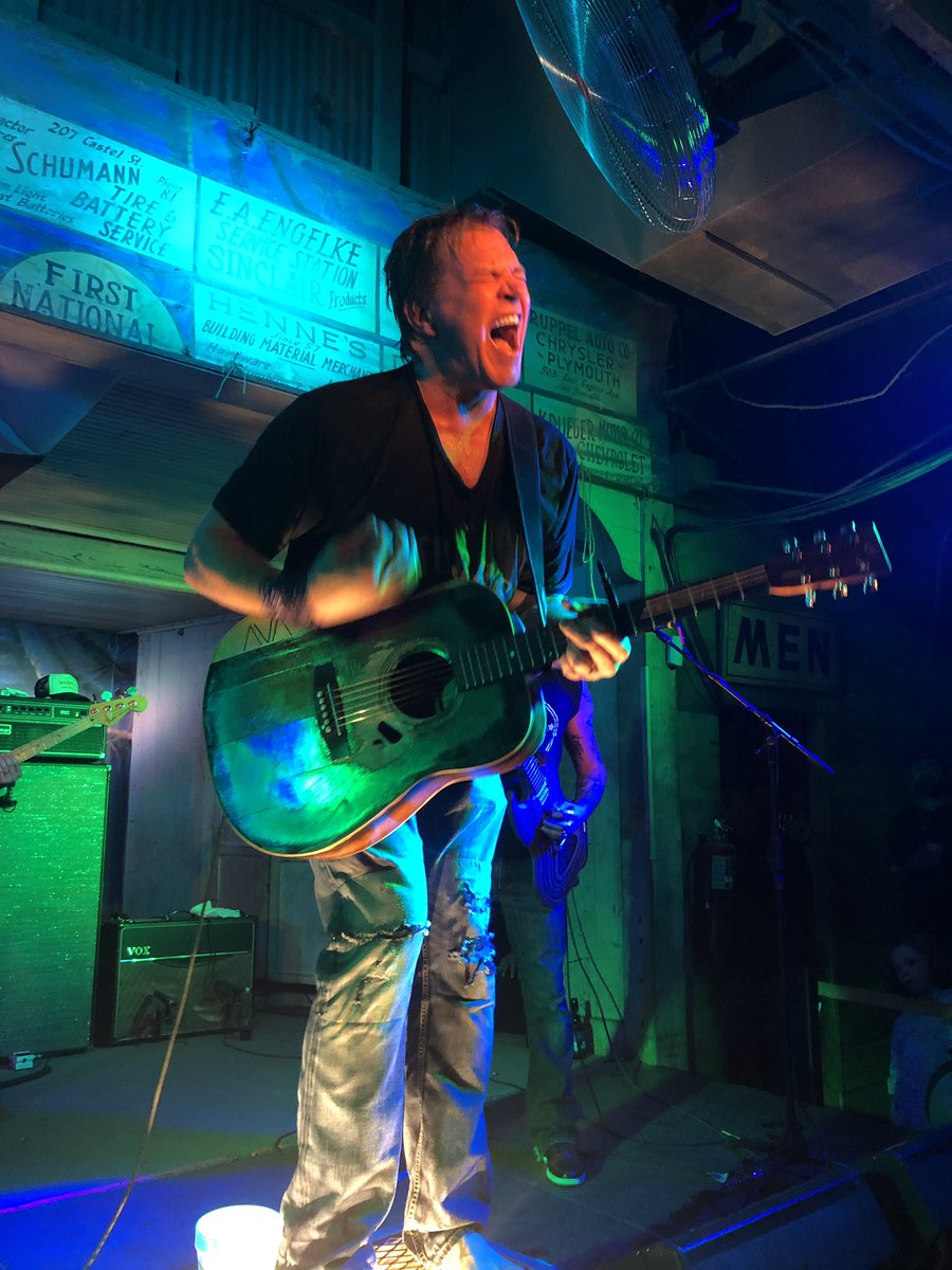 bigdock's tweet image. Hot, sweaty and AWESOME! Best place to see @JackIngram is at @GrueneHallTX! #jackingram #CountryMusic #gruenehall
