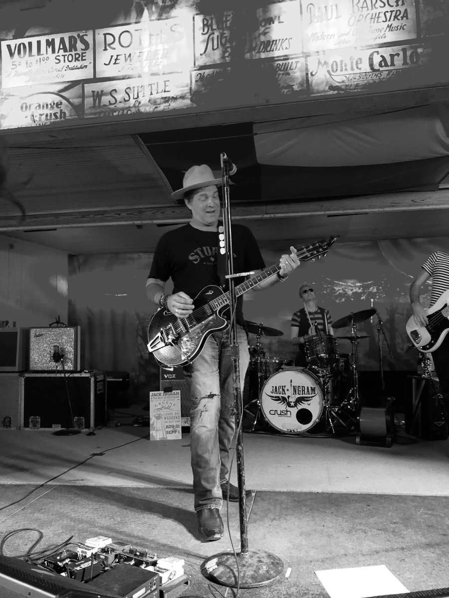 bigdock's tweet image. Hot, sweaty and AWESOME! Best place to see @JackIngram is at @GrueneHallTX! #jackingram #CountryMusic #gruenehall