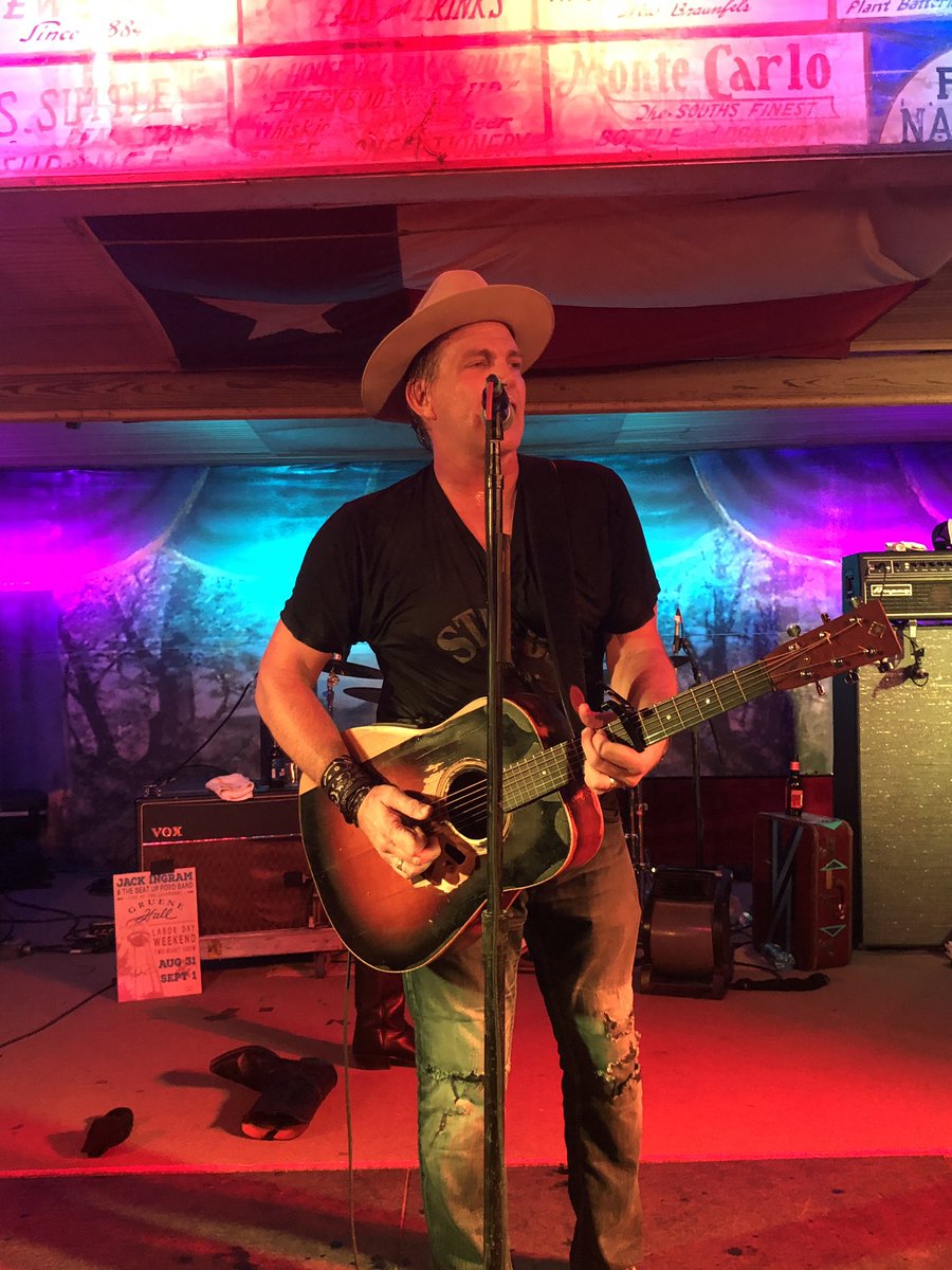 bigdock's tweet image. Hot, sweaty and AWESOME! Best place to see @JackIngram is at @GrueneHallTX! #jackingram #CountryMusic #gruenehall
