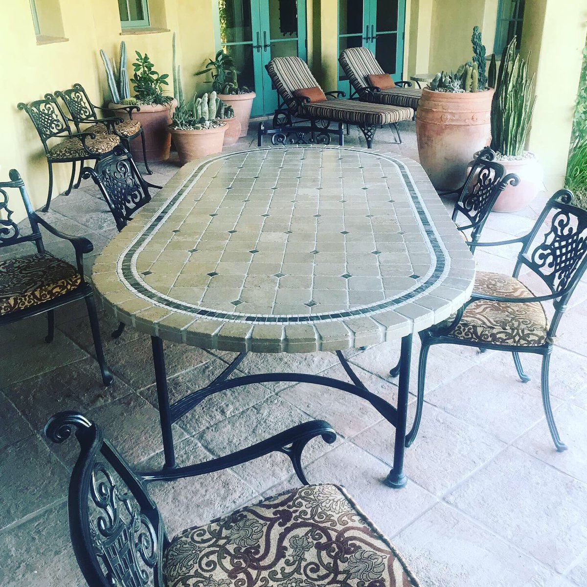 judigriffin08's tweet photo. Sept 5-6 huge estate sale 
711 straight bar road Scotts 85255
guard will let ppl line up 8:15 sale starts 9:00 😁 https://t.co/ofr15JJ4yZ